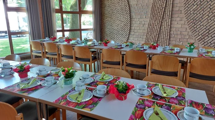 60Plus-2023 | © Doris Kaltenborn Gedeckter Kaffeetisch bei 60Plus-2023 | © Doris Kaltenborn