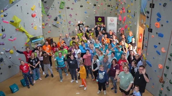 Foto von den Special Olympics Niedersachsen | © Ralf Holtgrefe Gruppe von Teilnehmern bei den Special Olympics Niedersachsen | © Ralf Holtgrefe